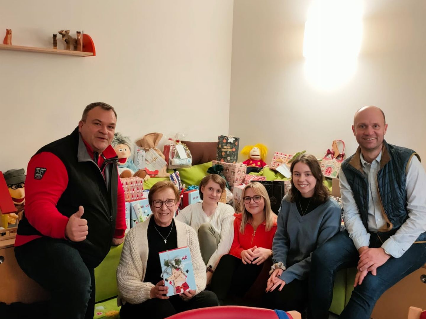 Spende Wunschgutscheine / Filialdirektion Suhl mit ihren Vertretern